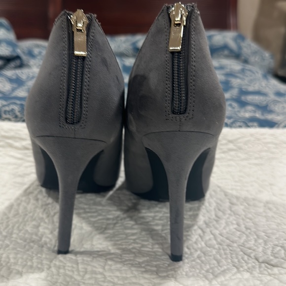 NEW Kelly & Katie Gray Booties - Picture 4 of 7